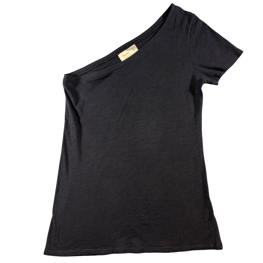 Elizabeth and James | Black One Shoulder Short Sleeve Tee | Medium